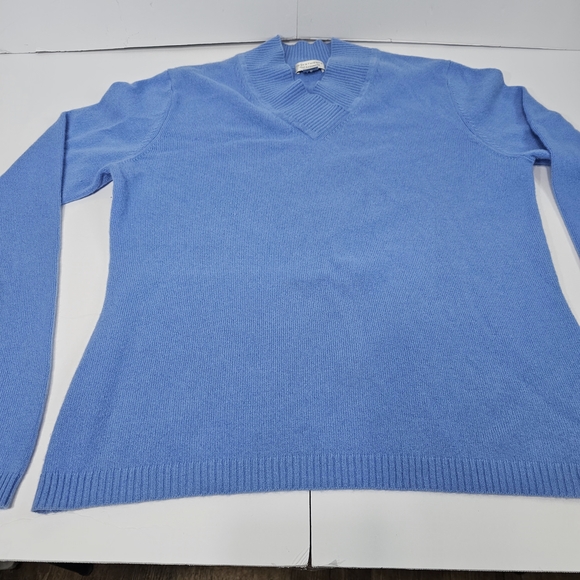 Investments Light Blue V-Neck Sweater 100% Cashmere Sz M - Picture 6 of 13